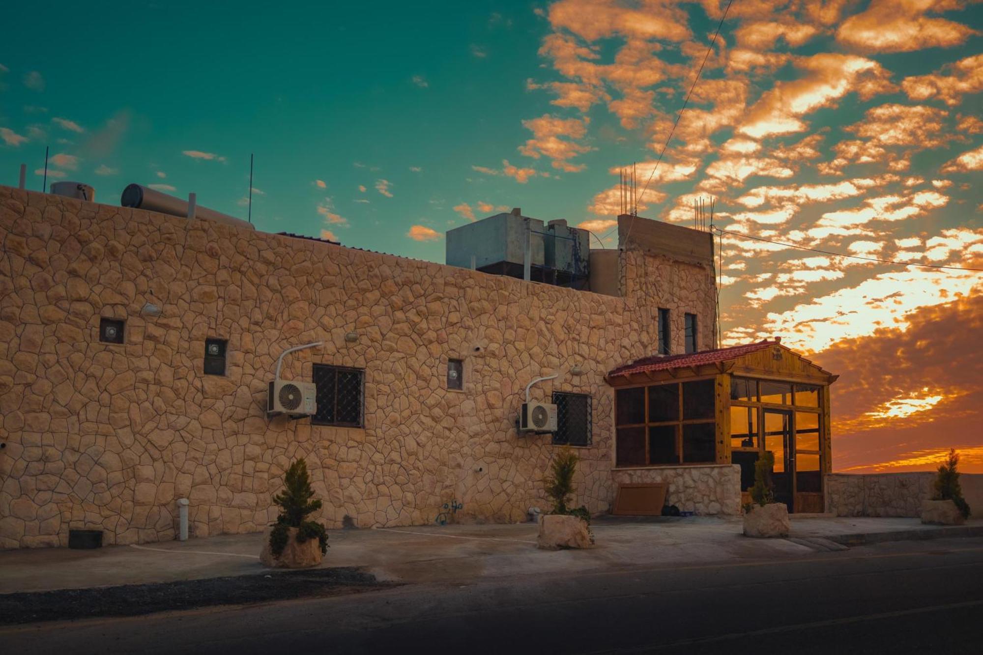 Plaza View Hostel At Tayyibah Exterior foto