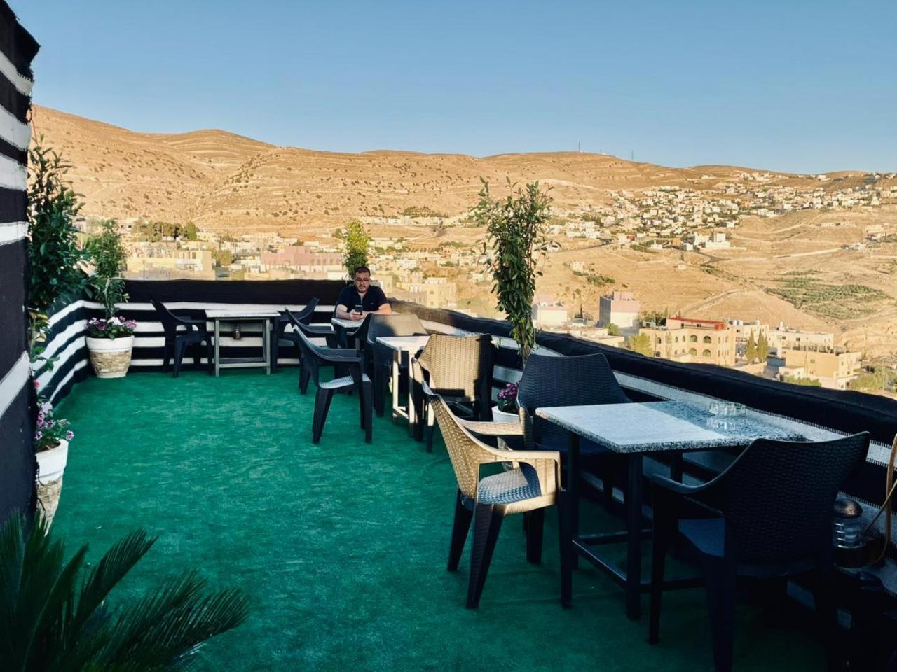 Plaza View Hostel At Tayyibah Exterior foto